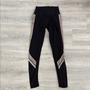 Alo Black and Tan Leggings